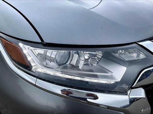 Used 2018 Mitsubishi Outlander SE AWD/4WD image 33