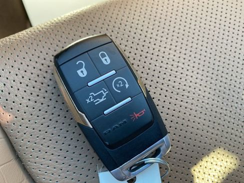 Used 2019 RAM 2500 Limited AWD/4WD image 37