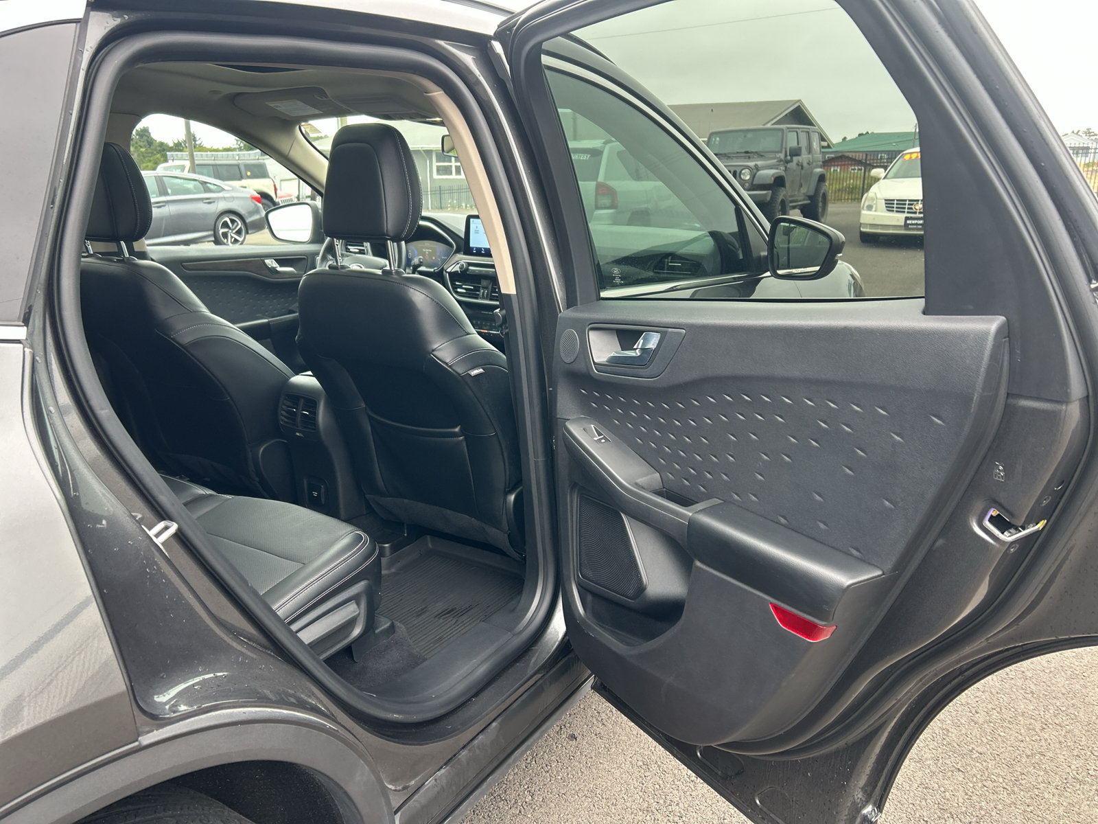 Certified 2020 Ford Escape Titanium AWD/4WD image 31