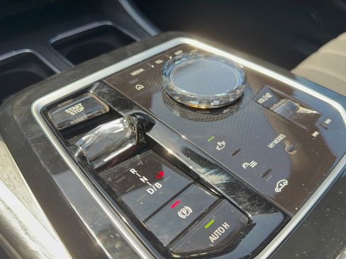Used 2023 BMW i7 xDrive60 AWD/4WD image 21