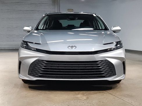 Used 2025 Toyota Camry LE w/ Convenience Package FWD image 2