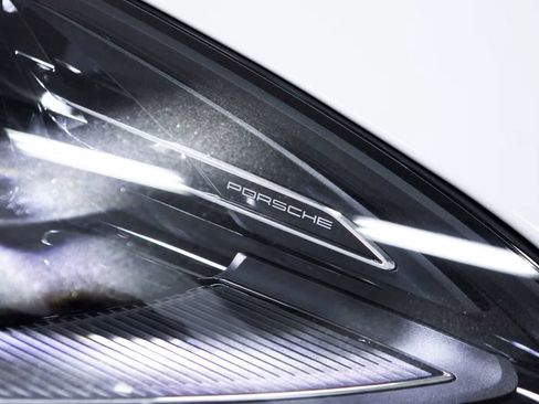 Certified 2026 Porsche Macan AWD/4WD image 16