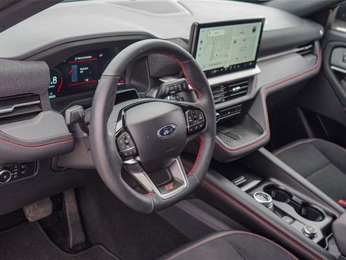 Used 2025 Ford Explorer ST RWD image 9