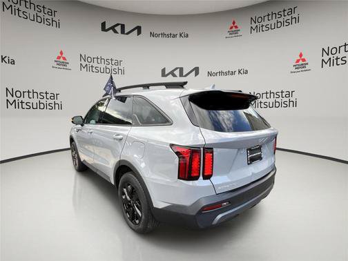 Used 2023 Kia Sorento S w/ Panoramic Sunroof Package AWD/4WD image 2