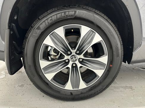 Used 2025 Toyota Highlander XLE image 73