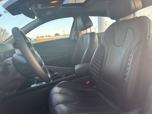 Used 2022 Hyundai Elantra Limited image 7