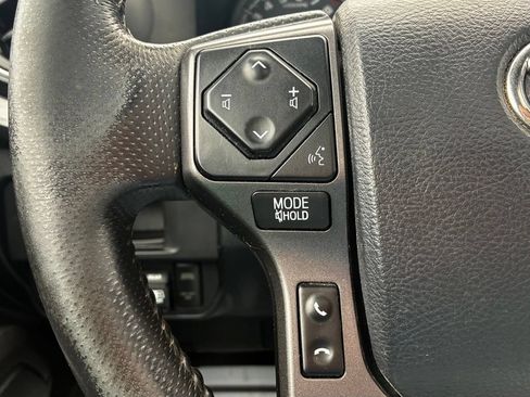 Used 2017 Toyota Tacoma SR5 AWD/4WD image 5