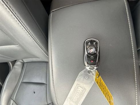 Used 2023 Buick Enclave Essence image 37