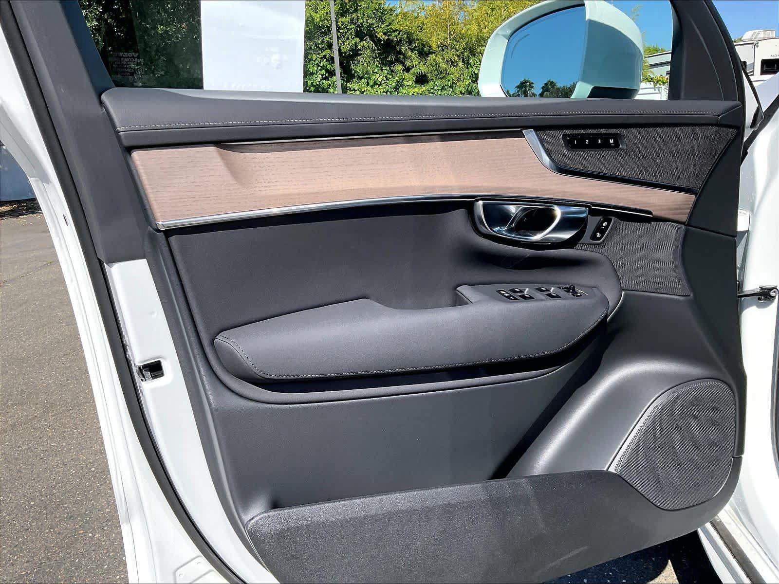 New 2026 Volvo XC90 T8 Core w/ Protection Package Premier AWD/4WD image 24
