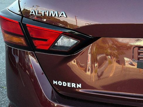Used 2024 Nissan Altima 2.5 SL FWD image 29
