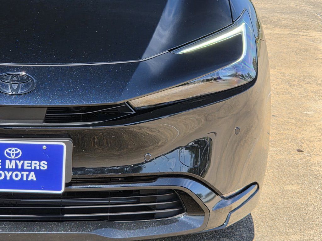 Used 2026 Toyota Prius Plug-In Hybrid FWD image 4