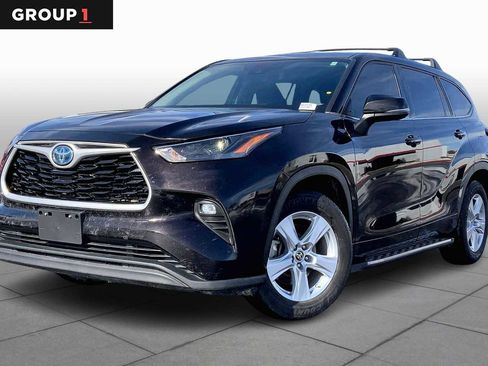 Used 2022 Toyota Highlander LE image 1