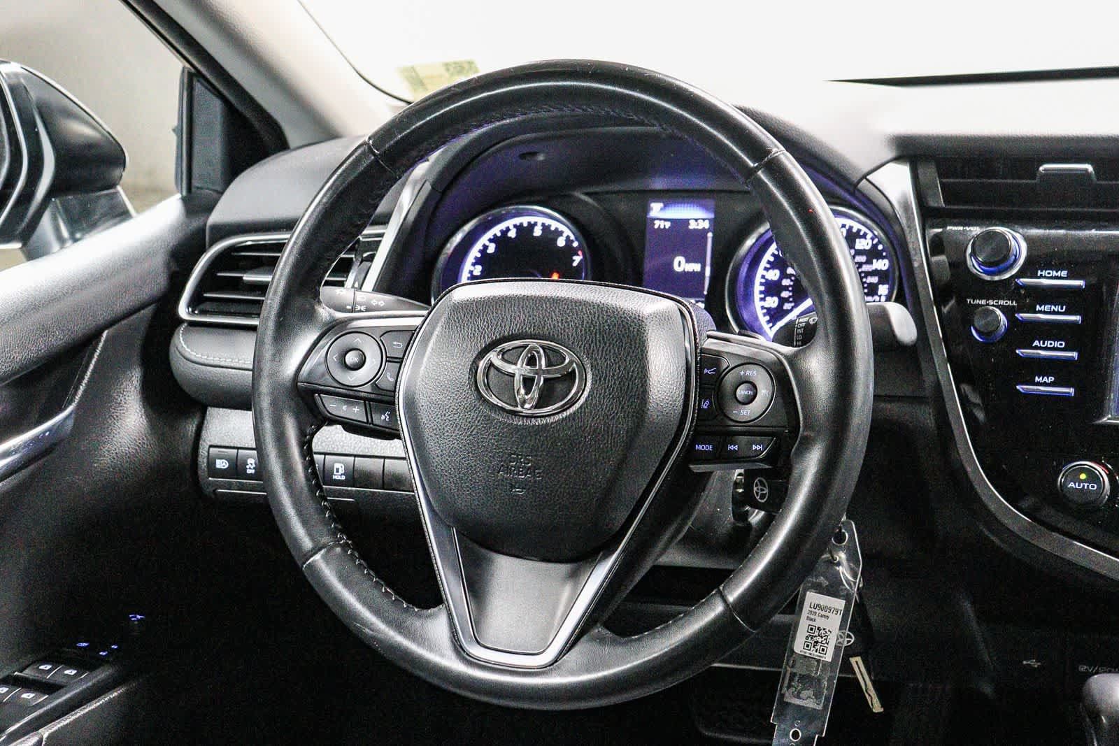 Used 2020 Toyota Camry SE w/ Carpet Mat Package FWD image 15