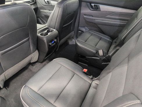 Used 2025 Buick Enclave Preferred AWD/4WD image 21