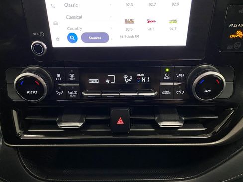 Used 2023 Toyota Highlander L image 23