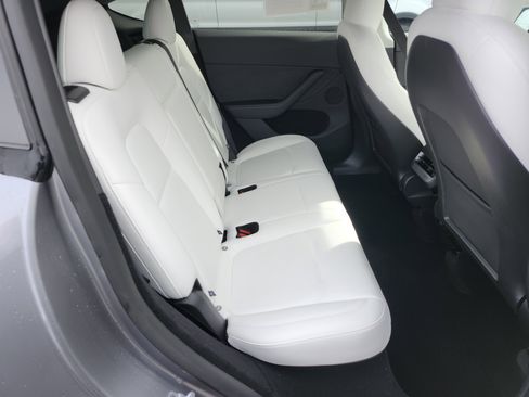 Used 2024 Tesla Model Y Long Range image 18