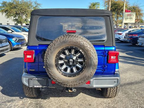 Used 2018 Jeep Wrangler Unlimited Sahara image 5