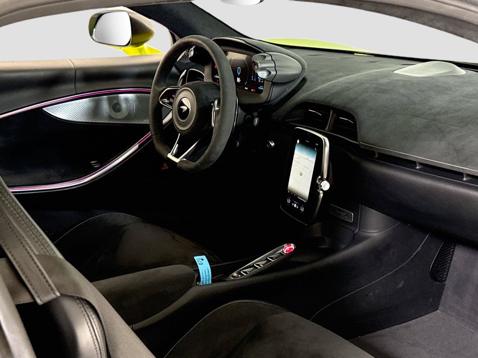 Used 2023 McLaren Artura RWD image 23