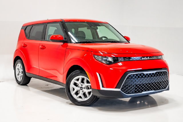 Used 2025 Kia Soul LX w/ LX Technology Package FWD image 6