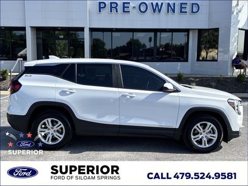 Used 2024 GMC Terrain SLE FWD image 2