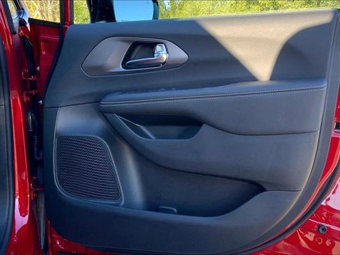 New 2026 Chrysler Pacifica Select w/ S Appearance Package image 22