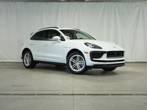 Certified 2026 Porsche Macan AWD/4WD image 9