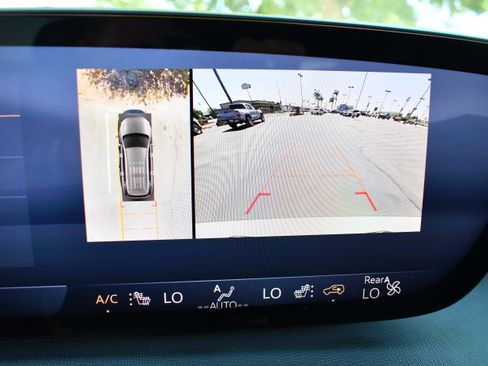 Used 2025 Buick Enclave Sport Touring FWD image 17