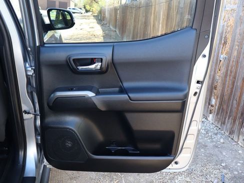 Used 2017 Toyota Tacoma TRD Sport image 26