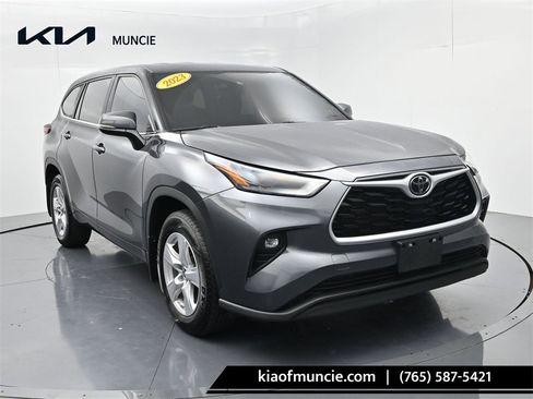 Used 2023 Toyota Highlander L image 1