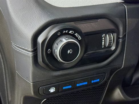 Used 2025 Jeep Wrangler Unlimited Sahara w/ Safety Group image 12