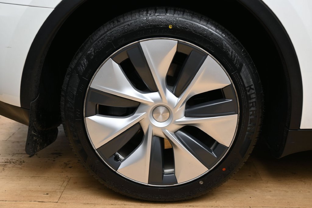 Used 2023 Tesla Model Y Long Range AWD/4WD image 12