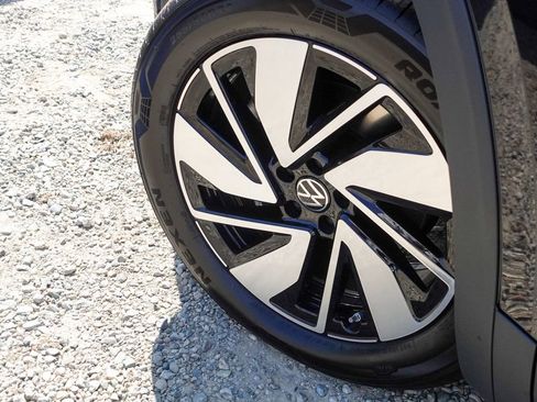 New 2026 Volkswagen Atlas SE image 10