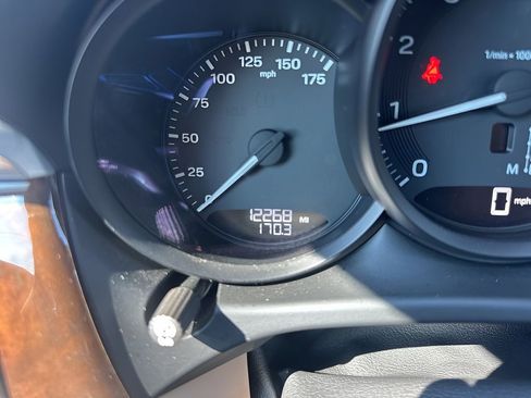 Used 2023 Porsche Macan Turbo image 27