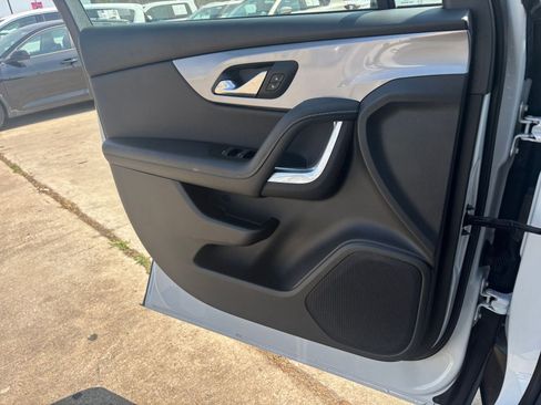 Used 2025 Chevrolet Blazer LT FWD image 18