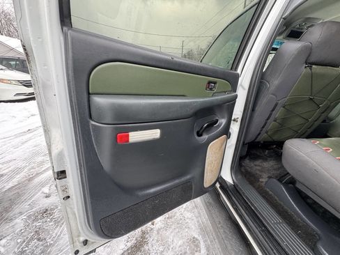 Used 2002 Chevrolet Avalanche 4x4 w/ North Face Edition image 15