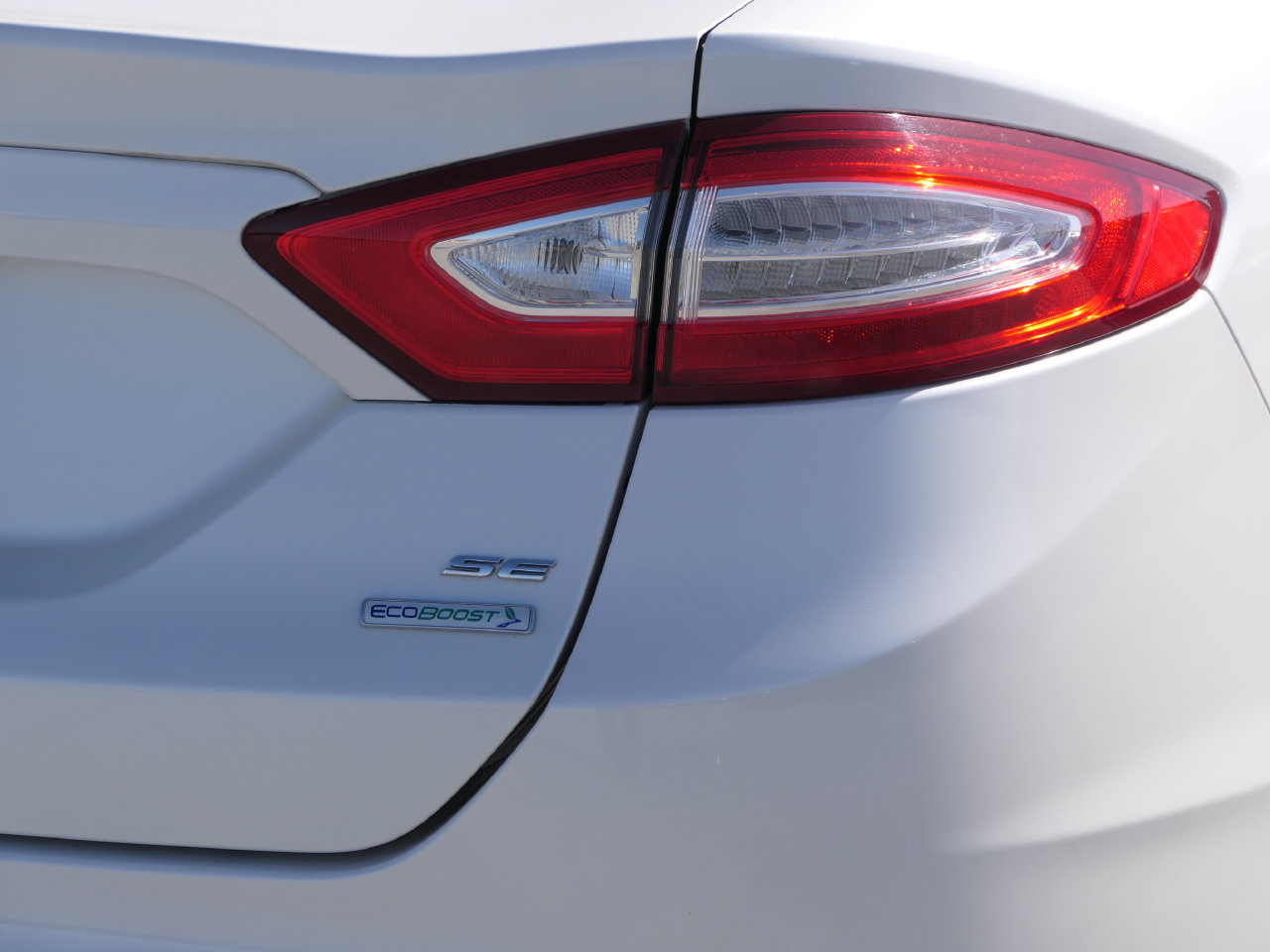 Used 2014 Ford Fusion SE w/ Equipment Group 202A FWD image 4