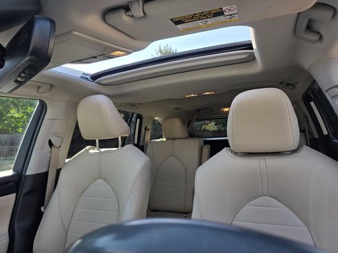 Used 2021 Toyota Highlander XLE AWD/4WD image 35