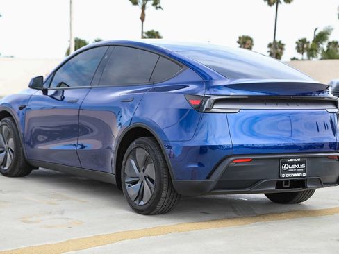 Used 2026 Tesla Model Y Long Range image 5