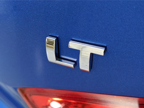 Used 2017 Chevrolet Cruze LT image 18