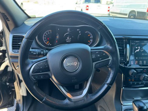 Used 2020 Jeep Grand Cherokee Altitude AWD/4WD image 19