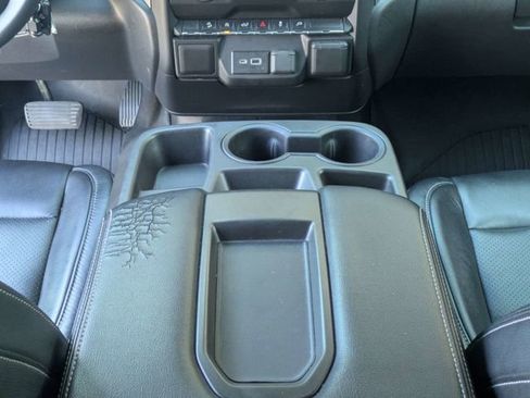 Used 2022 Chevrolet Silverado 1500 Custom Trail Boss w/ Safety Confidence Package AWD/4WD image 18
