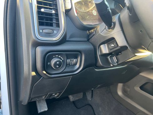 New 2026 RAM 2500 Laramie AWD/4WD image 16