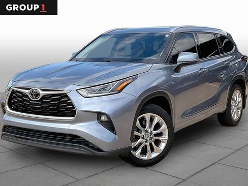 Used 2021 Toyota Highlander Limited FWD image 1