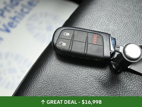 Used 2023 Jeep Compass Latitude image 31