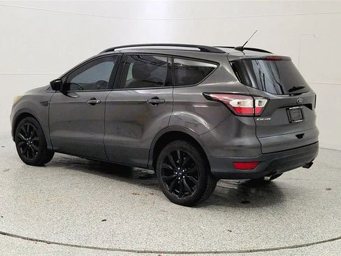 Used 2017 Ford Escape SE w/ SE Sport Appearance Package image 5