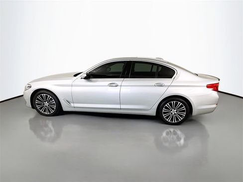 Used 2018 BMW 530i xDrive 530i xDrive image 2