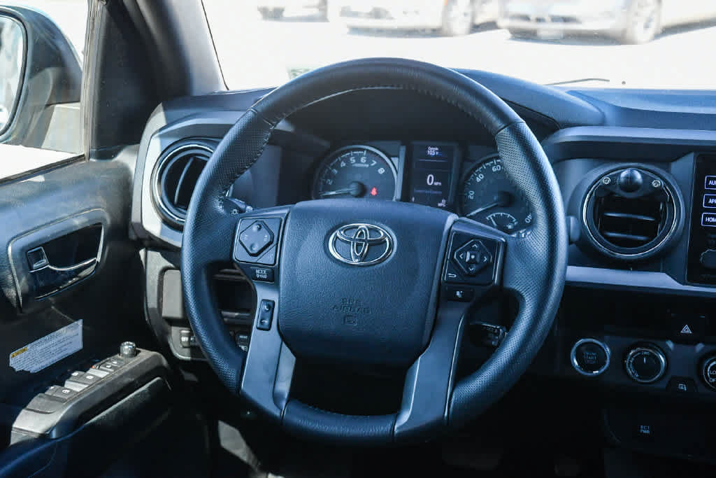 Used 2017 Toyota Tacoma TRD Off-Road w/ Tow Package (A/T) AWD/4WD image 12