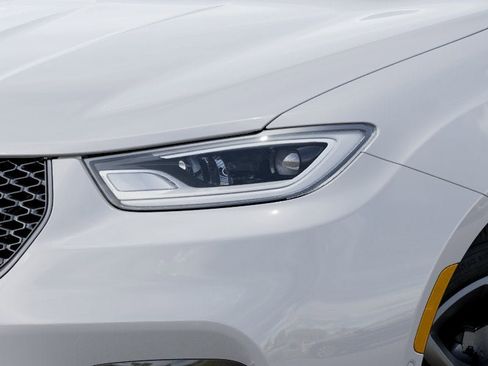 New 2026 Chrysler Pacifica Select FWD image 36