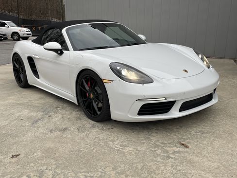 Used 2017 Porsche 718 Boxster S image 8