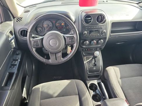 Used 2017 Jeep Patriot Latitude AWD/4WD image 8